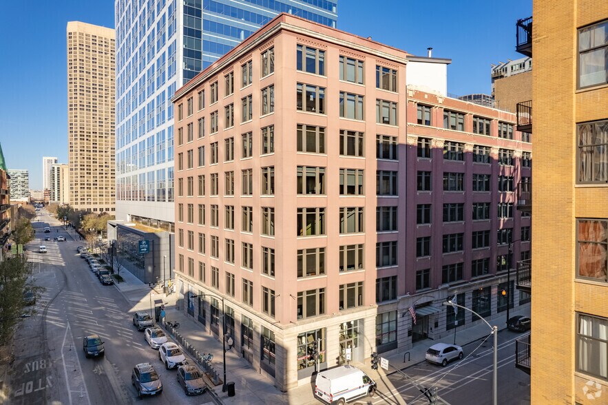 626 W Jackson Blvd, Chicago, IL à louer - Photo du bâtiment - Image 2 de 7