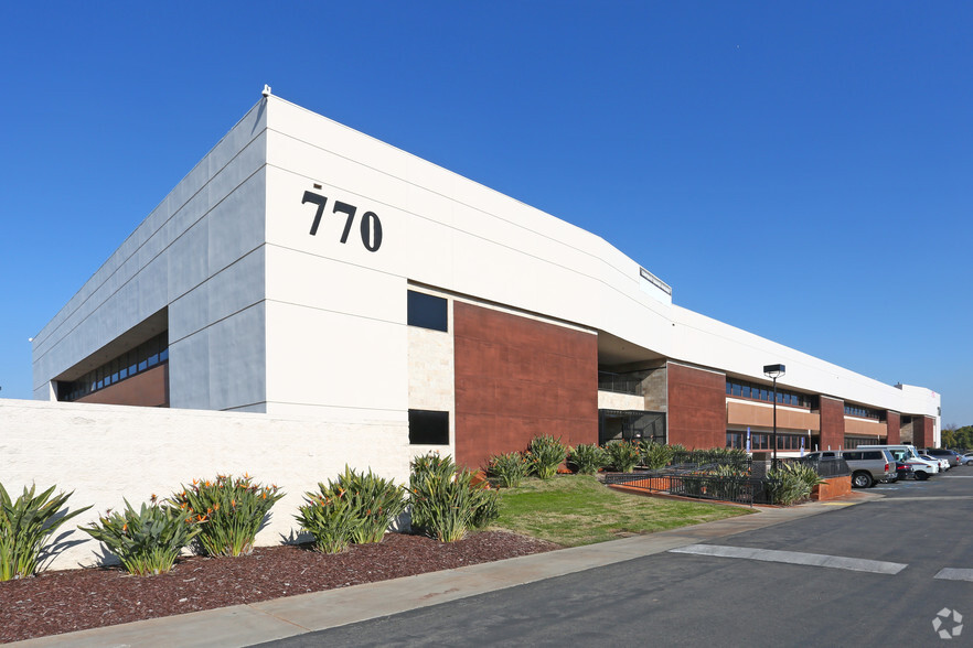 770 E Shaw Ave, Fresno, CA for lease - Building Photo - Image 2 of 9