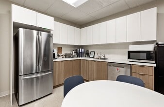 10 King St E, Toronto, ON à louer Photo intérieure- Image 2 de 11