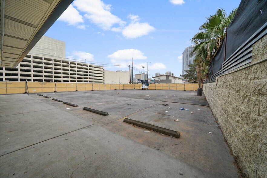 200 W Boston Ave, Las Vegas, NV à vendre - Photo du bâtiment - Image 3 de 5