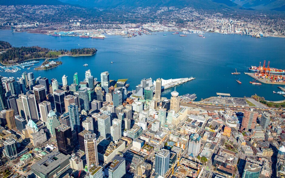 390 Hastings St W, Vancouver, BC à louer - Photo du bâtiment - Image 2 de 6