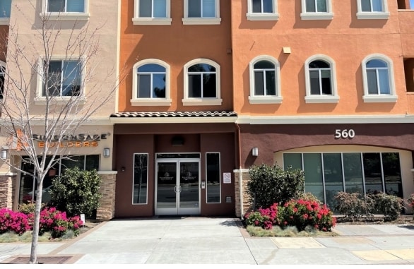 560 S Mathilda Ave, Sunnyvale, CA à louer - Photo du bâtiment - Image 3 de 32