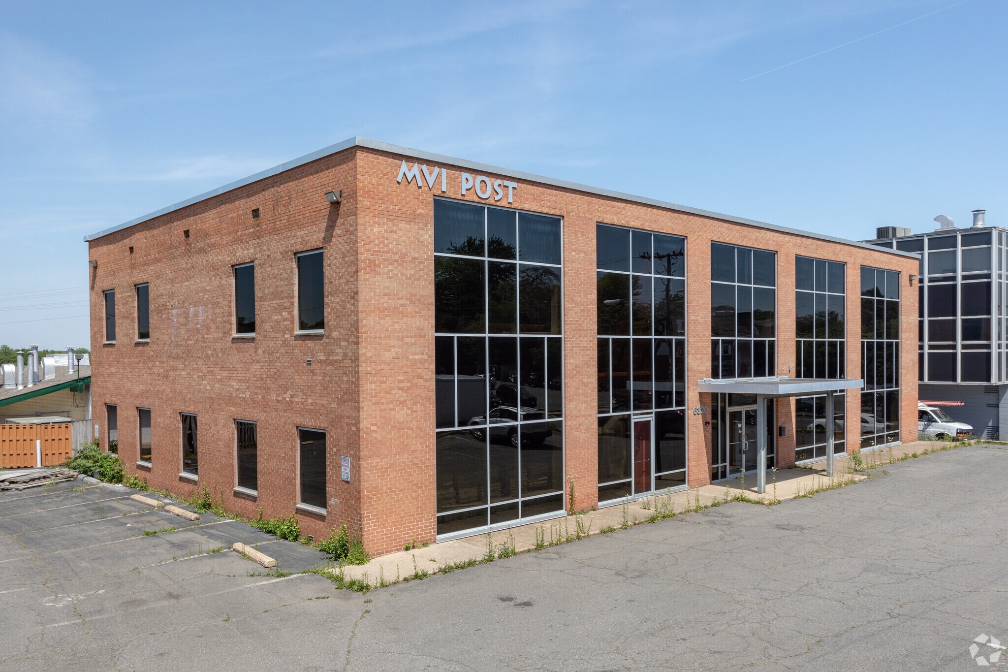 6320 Castle Pl, Falls Church, VA à vendre Photo principale- Image 1 de 1