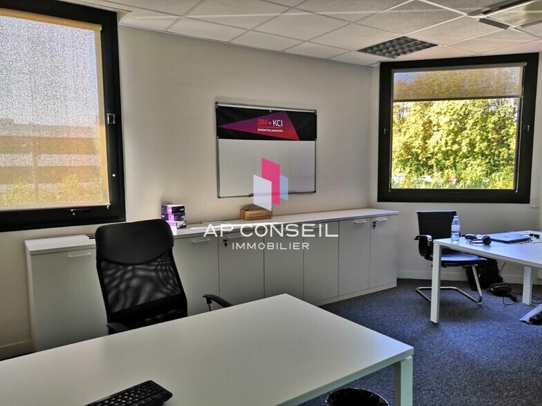 Bureau dans Montigny-le-Bretonneux à vendre - Photo intérieure - Image 3 de 6