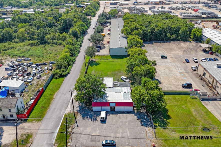 9210 Winkler Dr & 6730 Bracknell St portfolio of 2 properties for sale on LoopNet.ca - Building Photo - Image 2 of 4