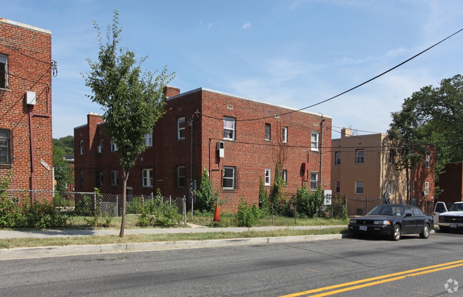 4250 6th St SE, Washington, DC à vendre - Photo principale - Image 1 de 2