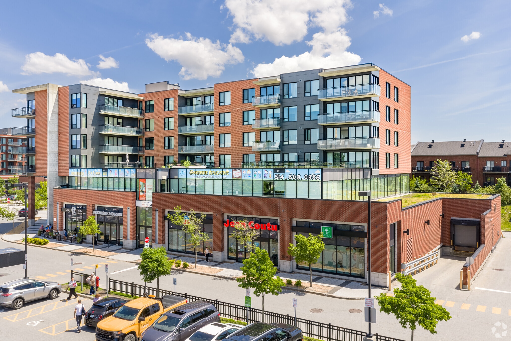 5550-5580 Henri-Bourassa Boul O, Montréal, QC for lease Primary Photo- Image 1 of 6