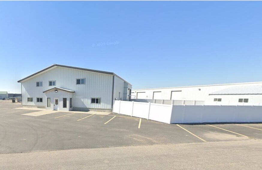 2399 E 24th N, Idaho Falls, ID for lease Interior Photo- Image 1 of 15