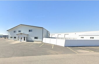 2399 E 24th N, Idaho Falls, ID for lease Interior Photo- Image 1 of 15