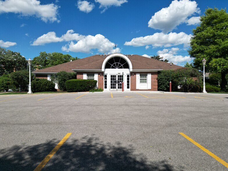 444 N Park Blvd, Glen Ellyn, IL à vendre - Photo principale - Image 2 de 5