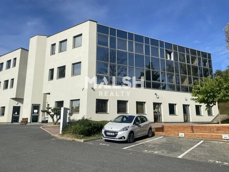 Bureau dans Limonest à louer - Photo du bâtiment - Image 2 de 12