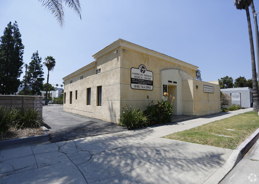 10876 Riverside Dr, North Hollywood, CA for lease - Building Photo - Image 3 of 17