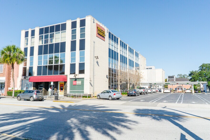 131 E New York Ave, Deland, FL à louer - Photo du bâtiment - Image 2 de 28