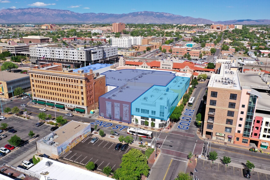 Former Theatre Block portefeuille de 3 propriétés à vendre sur LoopNet.ca - Photo du bâtiment - Image 2 de 5