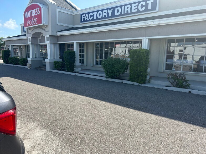 4625 S Tamiami Trl, Sarasota, FL à louer - Photo du bâtiment - Image 2 de 8