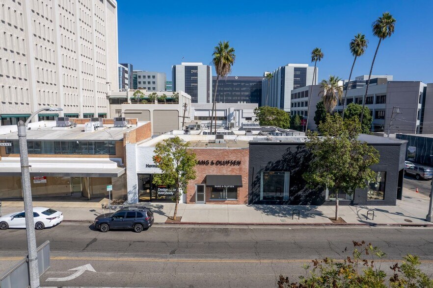 100-108 N Robertson Blvd, Los Angeles, CA à louer - Photo du bâtiment - Image 2 de 9