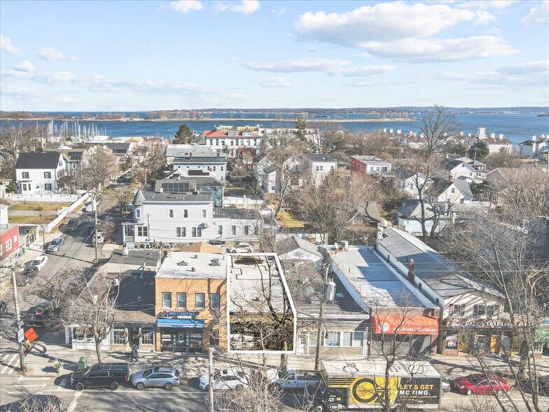 296 City Island, Bronx, NY à vendre - Photo du bâtiment - Image 3 de 8
