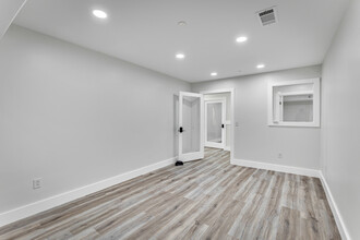 1302 Magnolia Street St, Gulfport, MS for lease Interior Photo- Image 2 of 3