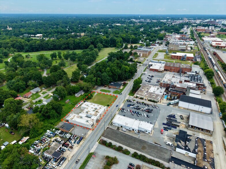 1822 English Rd, High Point, NC à vendre - Aérien - Image 2 de 11