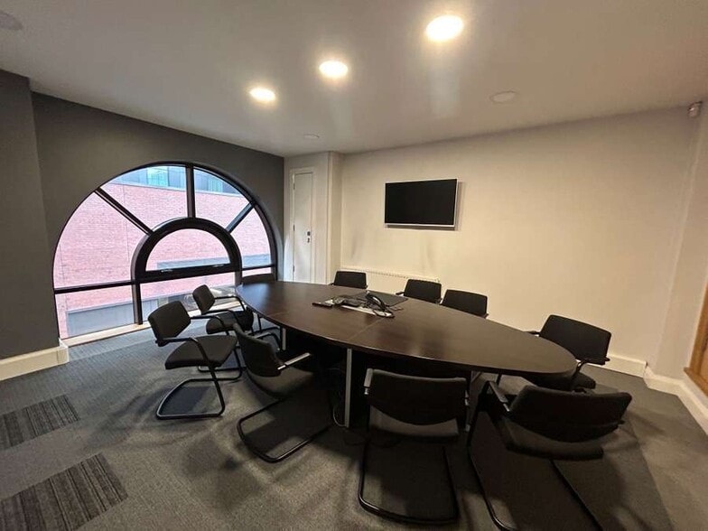 9 James St S, Belfast for lease - Building Photo - Image 2 of 5