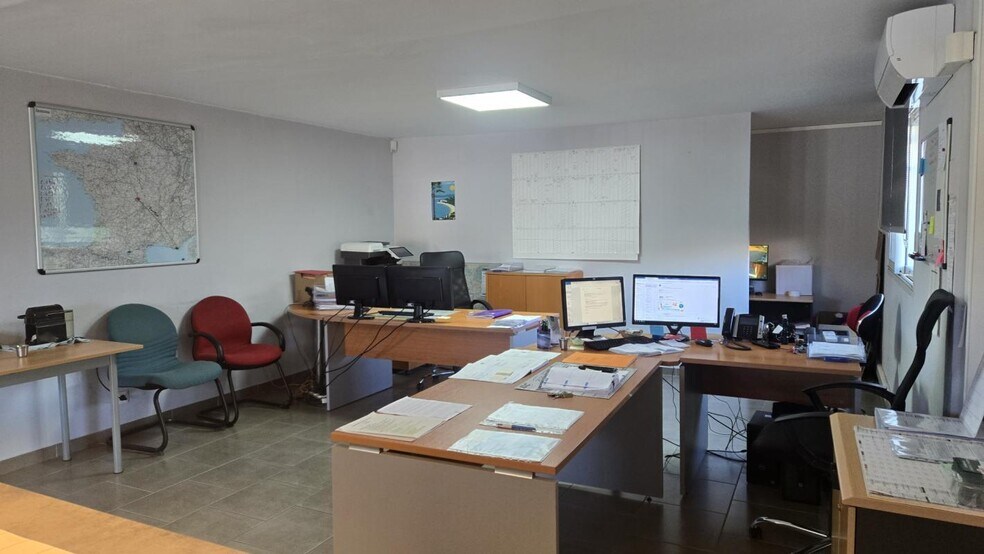 Industrial in La Londe-les-Maures for lease - Interior Photo - Image 2 of 5