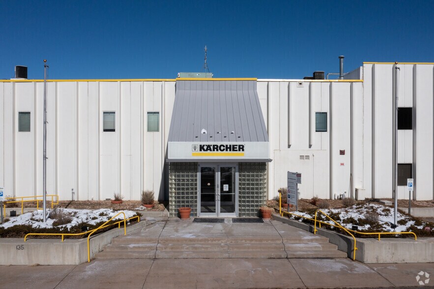 1351 W Stanford Ave, Englewood, CO à louer - Photo du bâtiment - Image 3 de 20