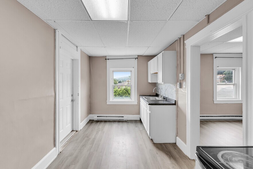 409 W Broad St, Tamaqua, PA à vendre - Photo du bâtiment - Image 3 de 43