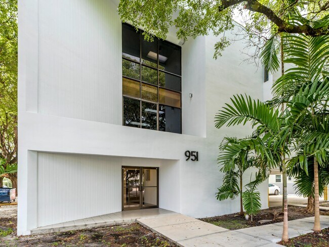 More details for 951 S Le Jeune Rd, Coral Gables, FL - Office for Sale