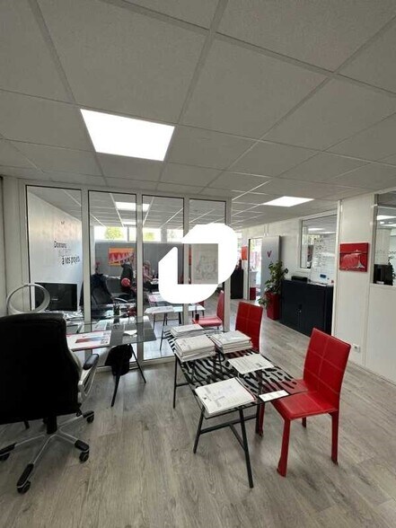 Office in Maule for lease - Interior Photo - Image 2 of 2