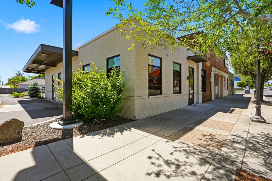 602 E Yakima Ave, Yakima, WA for lease - Building Photo - Image 1 of 32