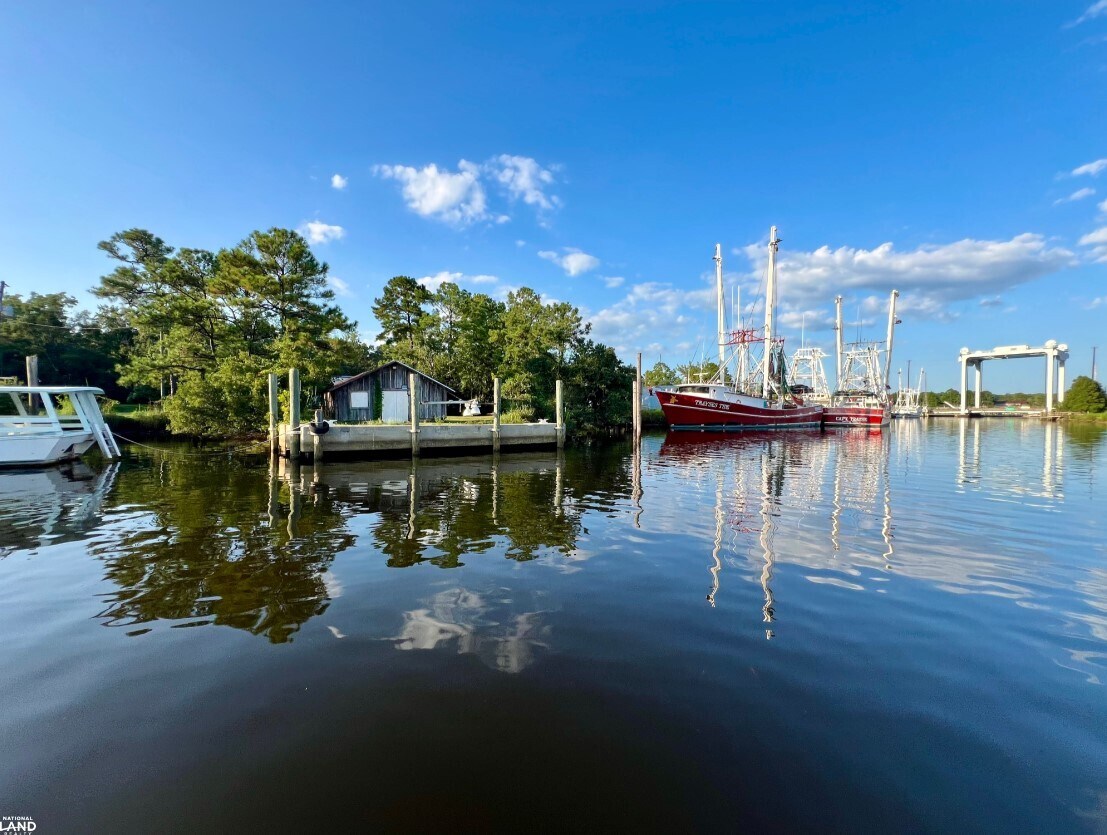 8862 Garland Street, Bayou La Batre, AL for sale Building Photo- Image 1 of 1