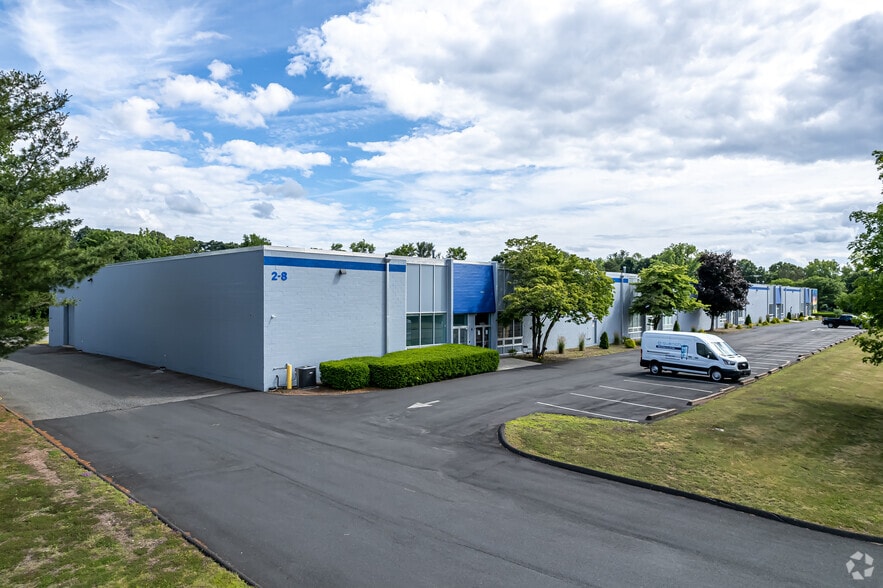 2-8 Progress Dr, Manchester, CT à louer - Photo du bâtiment - Image 3 de 5