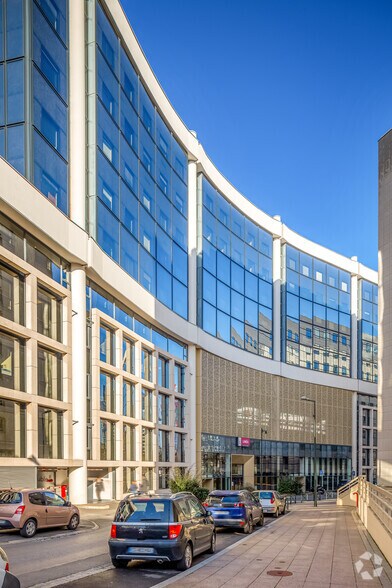 1 Rue Du Général Leclerc, Puteaux à louer - Photo du bâtiment - Image 3 de 13