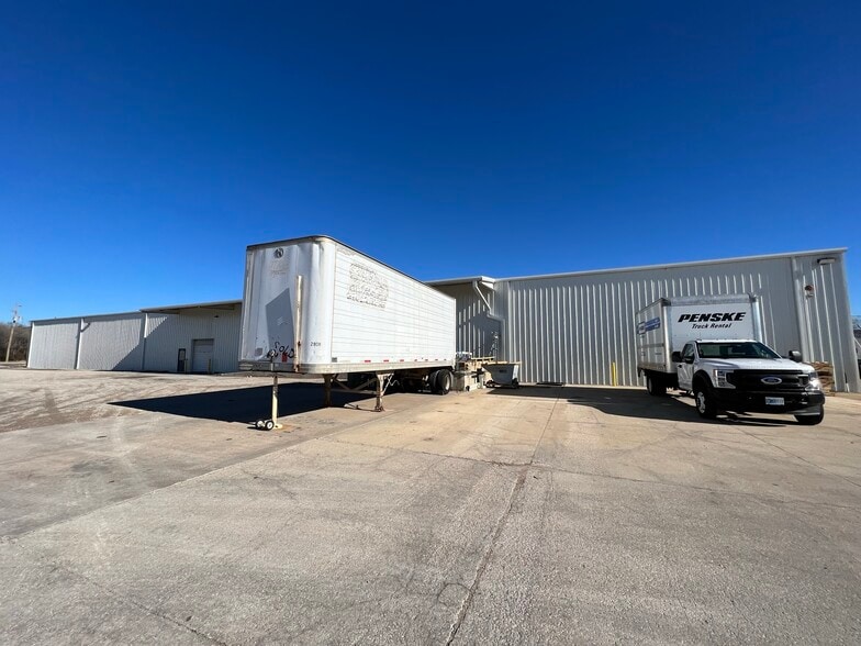 831 S Columbus Ave, Newton, KS for sale - Building Photo - Image 2 of 6