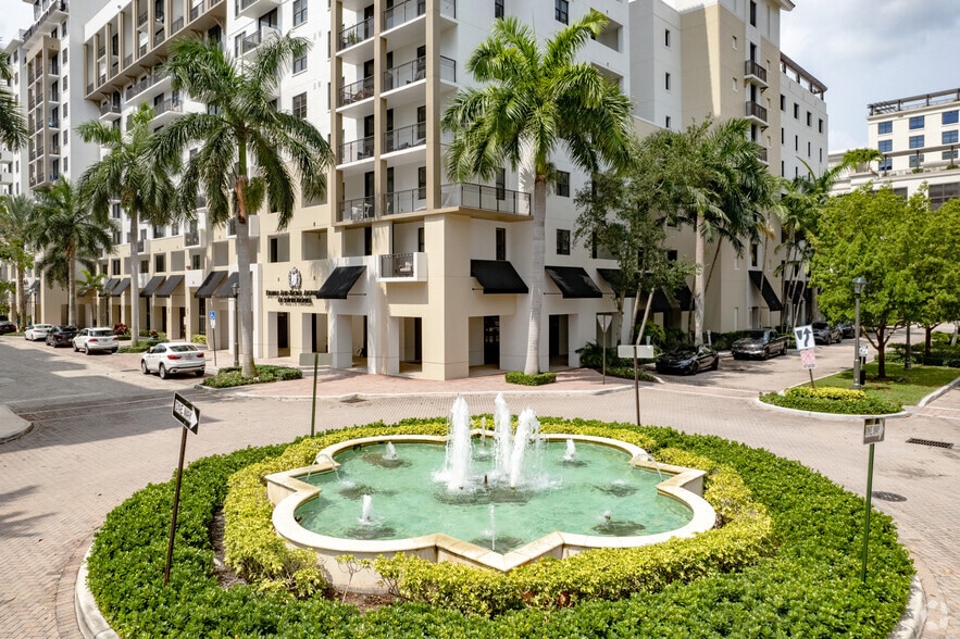 9 Plaza Real S, Boca Raton, FL à louer - Photo du bâtiment - Image 3 de 51