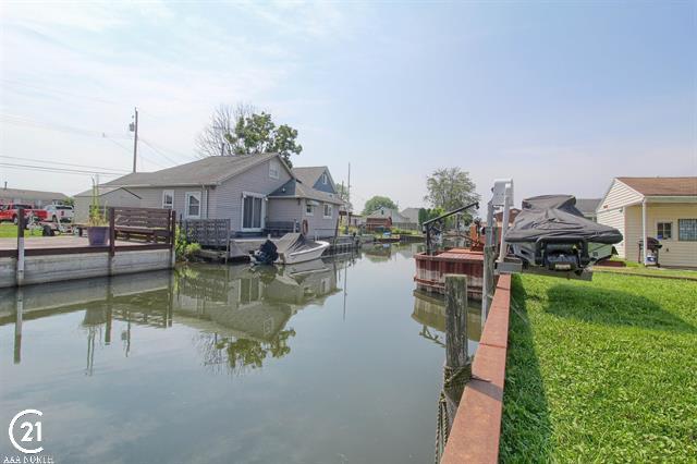 37924 Maplehill St, Harrison Township, MI à vendre Photo principale- Image 1 de 14