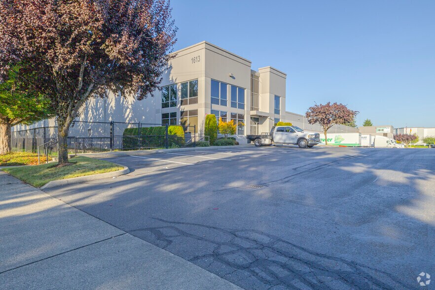 1613 132nd Ave E, Sumner, WA à louer - Photo du bâtiment - Image 2 de 5