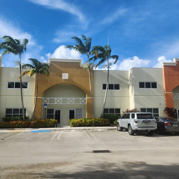 11231 NW 20th St, Miami, FL for lease - Building Photo - Image 2 of 41