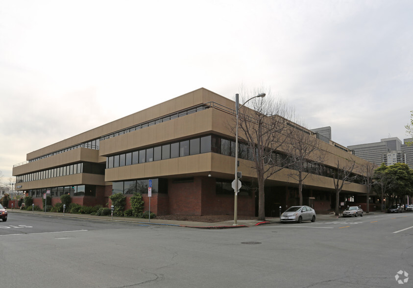 900 Front St, San Francisco, CA à louer - Photo du bâtiment - Image 3 de 3