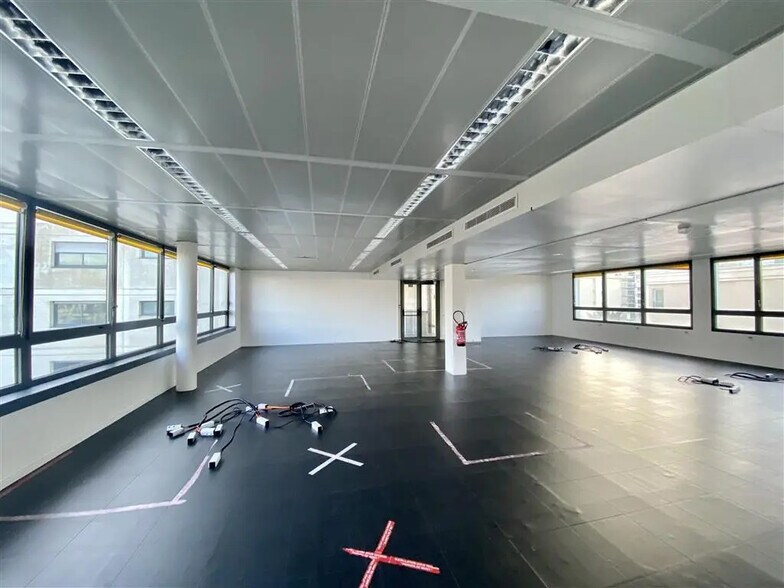 Office in Rueil-Malmaison for lease - Building Photo - Image 3 of 9