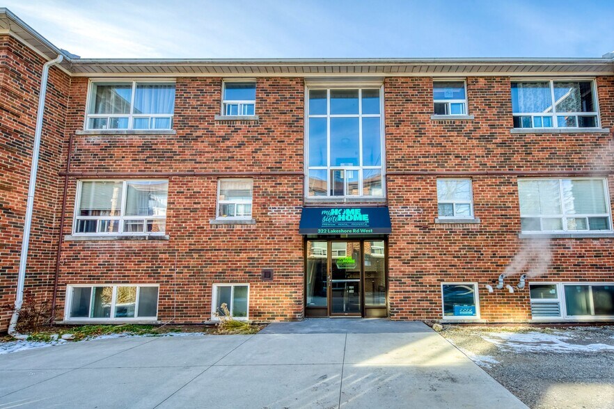 322 Lakeshore Rd W, Mississauga, ON for sale - Primary Photo - Image 1 of 45