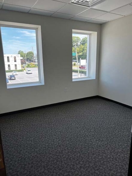 1706 Northeast Expy, Atlanta, GA for lease - Interior Photo - Image 3 of 4