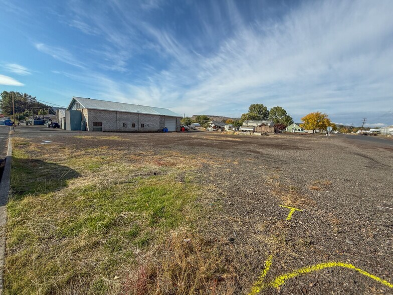 937 NW Beaver St, Prineville, OR à vendre - Photo du bâtiment - Image 3 de 12