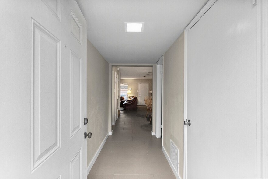 407 W Semands St, Conroe, TX à vendre - Photo intérieure - Image 3 de 11