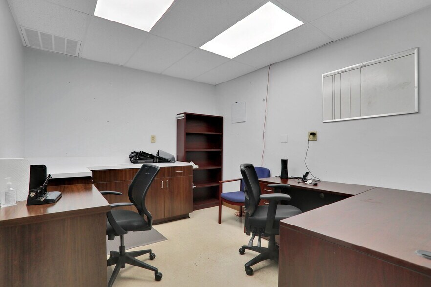 1736 University Blvd S, Jacksonville, FL à louer - Photo du bâtiment - Image 2 de 37