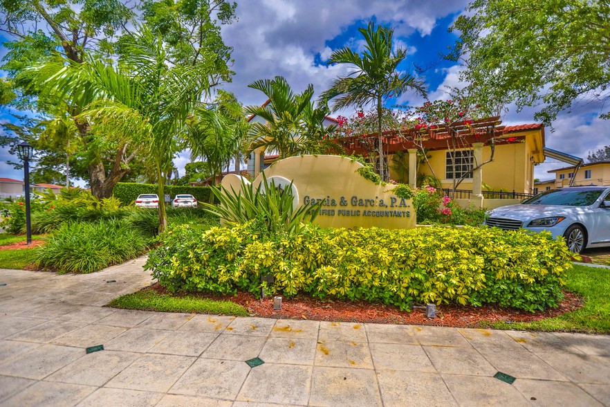 8221 Coral Way, Miami, FL à vendre - Autre - Image 1 de 1