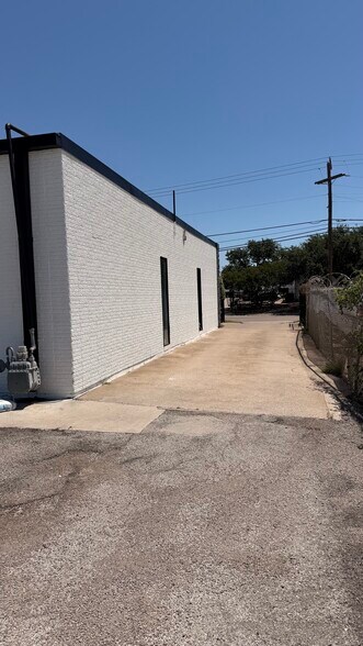 11061 Shady Trl, Dallas, TX à louer - Photo du bâtiment - Image 3 de 21