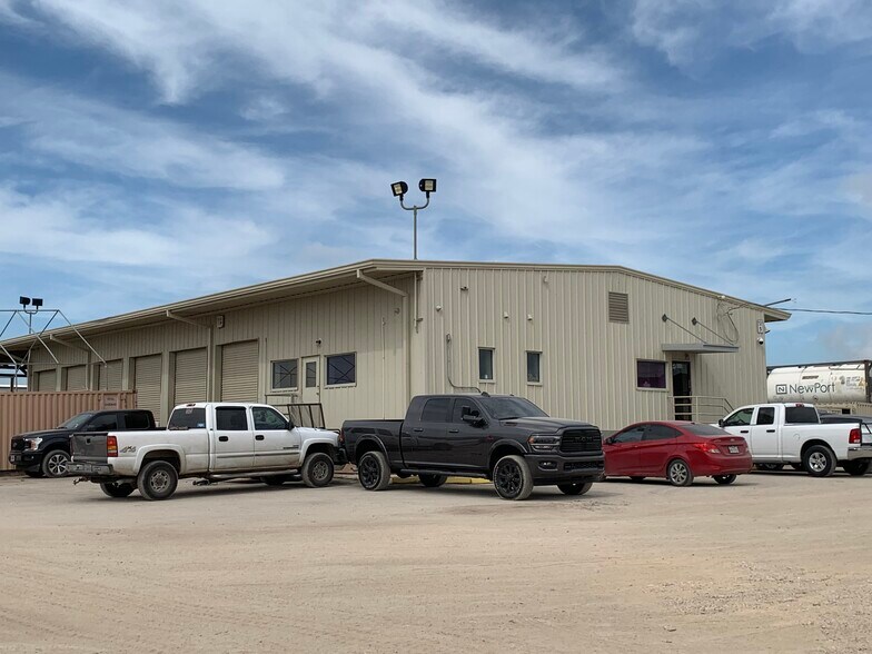 6110 Red Bluff Rd, Pasadena, TX à louer - Photo du bâtiment - Image 2 de 3