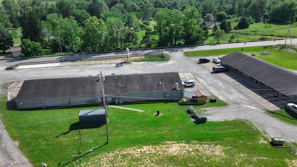 9-Unit Commercial Rental Investment portfolio of 2 properties for sale on LoopNet.ca - Building Photo - Image 3 of 28