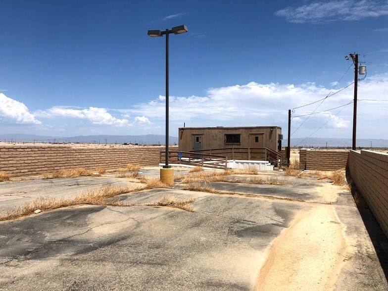 1972 Thomas R Cannell Rd, Thermal, CA for sale - Building Photo - Image 3 of 12
